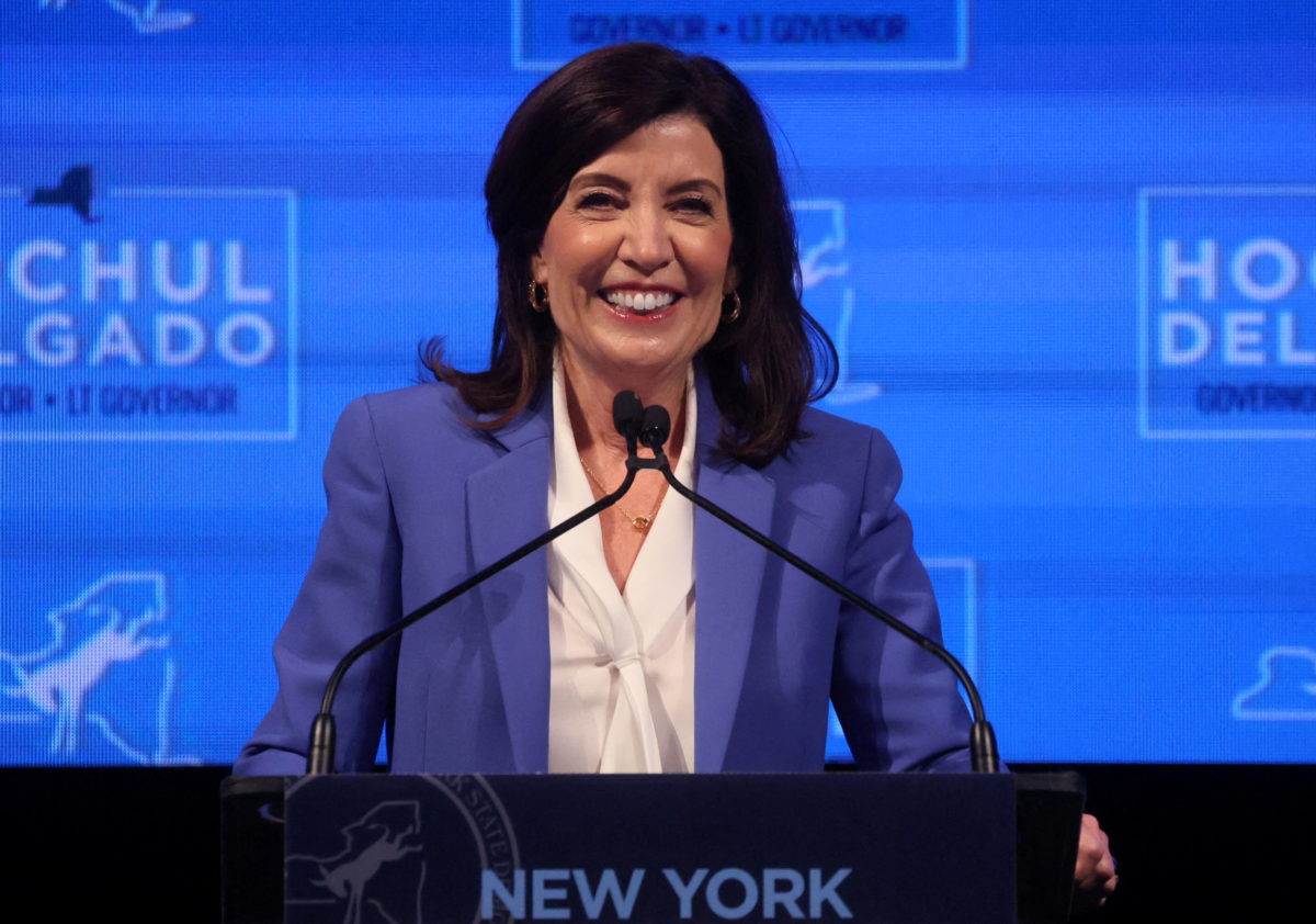 Kathy Hochul Sworn In As New Yorks 1st Woman Elected Governor