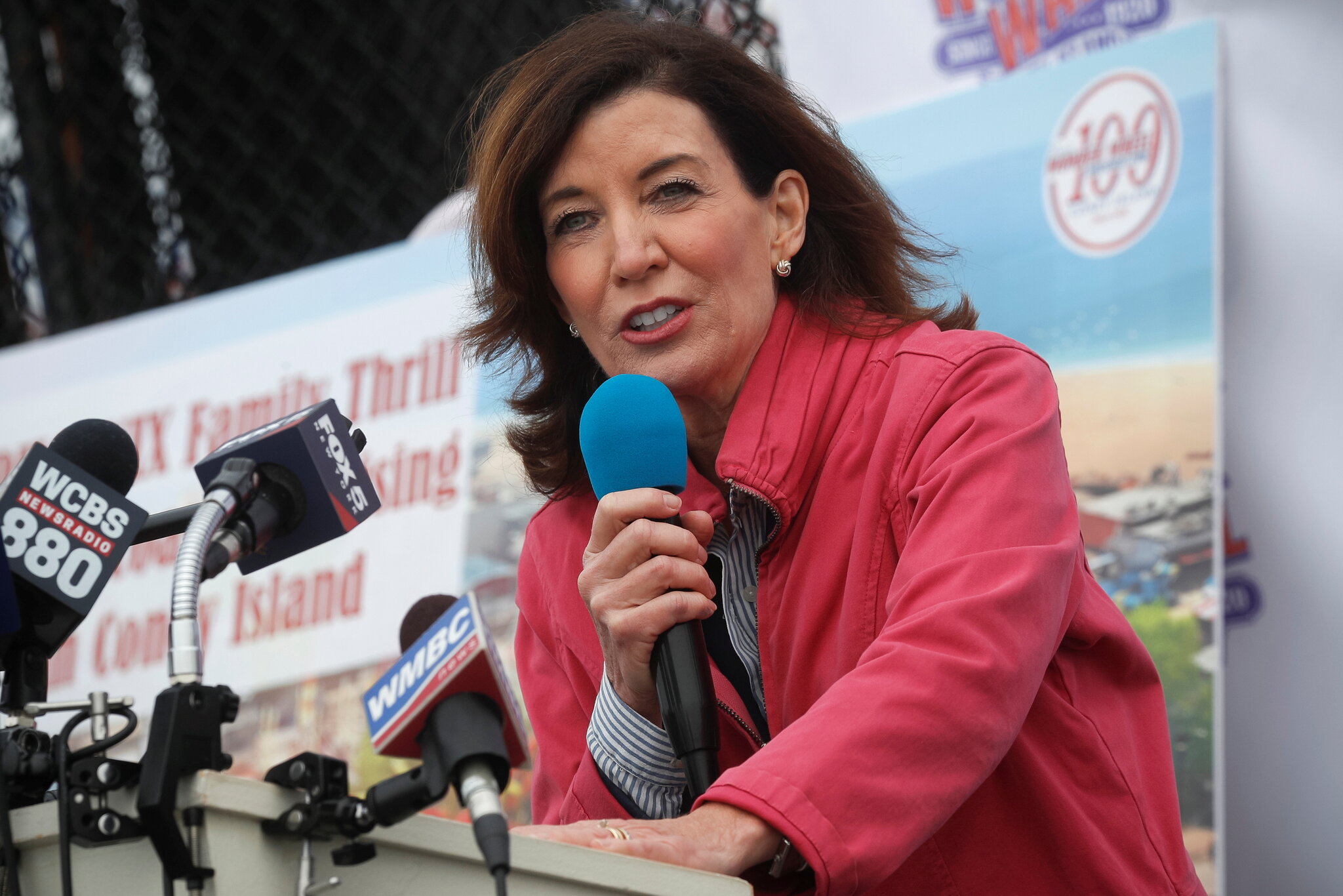 Женщина губернатор. Kathy Hochul. Gov. Kathy Hochul.