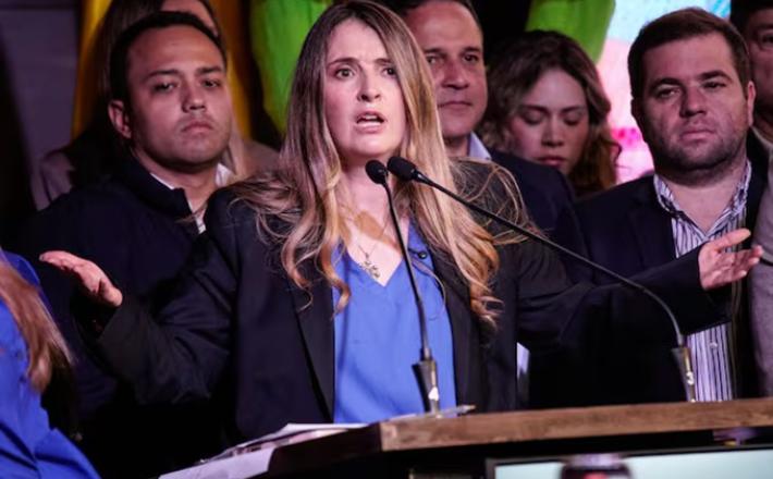 https://elpais.com/america-colombia/2026-01-17/la-burla-de-matador-a-paloma-valencia-expone-la-violencia-politica-contra-las-mujeres.html?outputType=amp