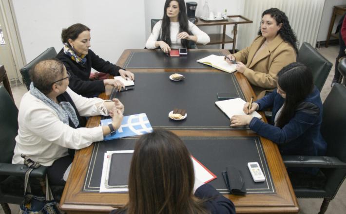 https://www.servel.cl/Ch/app/servel-y-onu-mujeres-refuerzan-colaboracion-para-favorecer-la-participacion-politica-de-la-mujer-libre-de-violencia/noticias/
