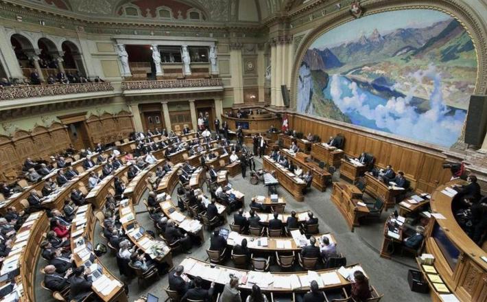 https://www.rts.ch/info/societe/2026/article/stereotypes-de-genre-les-parlementaires-plus-touches-que-les-citoyens-29306286.html