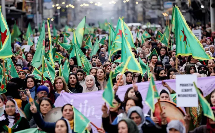 https://www.atalayar.com/fr/articulo/reportages/nouveau-depart-place-des-femmes-dans-syrie-post-assad/20260808085212228265.html