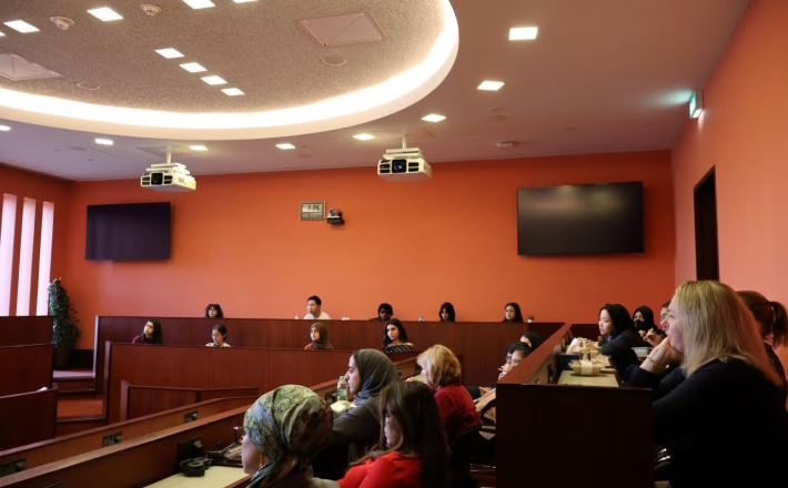 من امرأة إلى أخرى: خمس نصائح للنساء اللواتي يفكرن في احتراف العمل بمجال الاقتصاد