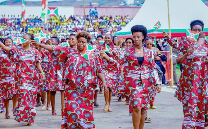 https://www.iwacu-burundi.org/les-heroines-de-lombre-oubliees-la-femme-rurale-face-aux-promesses-du-8-mars/