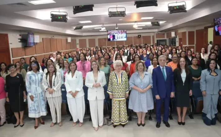 https://eldia.com.do/mas-de-300-mujeres-rurales-reciben-formacion-para-impulsar-su-participacion-politica-y-electoral/