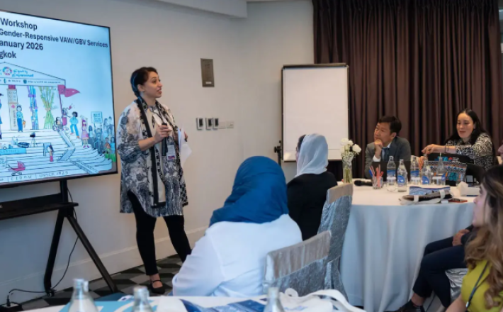 Fahmida Iqbal, Deputy Country Representative of UN Women Pakistan, addresses participants during the orientation workshop of the Pakistan–Thailand exchange visit on integrated and gender-responsive gender-based violence services, held in Bangkok in January 2026. Photo: UN Women/Pathumporn Thongking