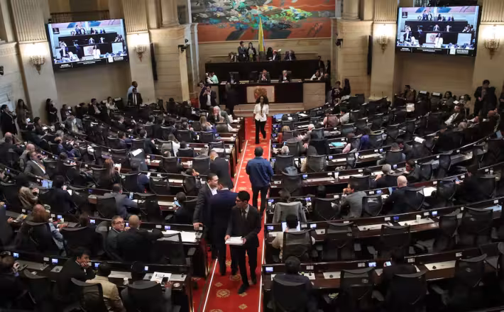 https://www.semana.com/mejor-colombia/articulo/un-congreso-que-no-cambia-la-paridad-de-genero-aun-esta-lejos-en-la-politica-colombiana/202613/