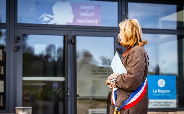 https://france3-regions.franceinfo.fr/centre-val-de-loire/temoignages-j-etais-enceinte-et-on-m-a-dit-que-c-etait-une-erreur-strategique-les-femmes-sous-representees-aux-postes-de-maire-3323537.html