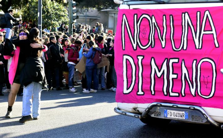 https://www.euractiv.com/section/politics/news/italian-senate-approves-bill-targeting-killings-of-women/