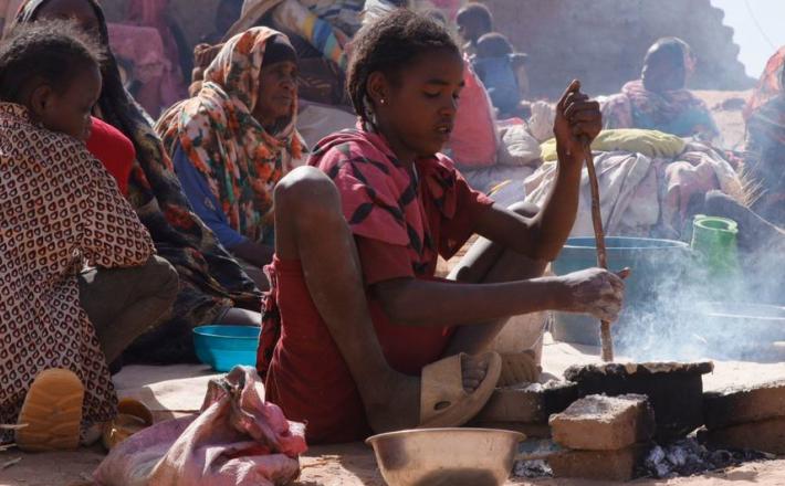 © UNICEF/Mohammed Jamal تستمر الأزمة في السودان في نزوح الأطفال في دارفور.