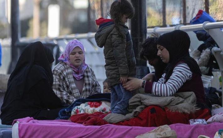 © WFP/Alfredo Zúniga نازحون لبنانيون فروا من منازلهم إلى منطقة عين المريسة الساحلية في بيروت، لبنان