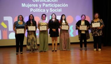 https://www.diarioelcentro.cl/2025/12/14/mujeres-del-maule-concluyen-proceso-formativo-en-liderazgo-politico-y-social/
