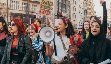 https://www.taurillon.org/pour-les-femmes-la-democratie-n-a-pas-encore-atteint-toute-l-europe?lang=fr