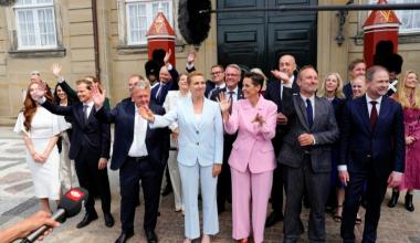 https://www.boursorama.com/actualite-economique/actualites-amp/danemark-la-premiere-ministre-devoile-son-gouvernement-compose-d-une-majorite-de-femmes-c37baba93a38f7a81007ea7adba5e314