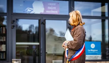 https://france3-regions.franceinfo.fr/centre-val-de-loire/temoignages-j-etais-enceinte-et-on-m-a-dit-que-c-etait-une-erreur-strategique-les-femmes-sous-representees-aux-postes-de-maire-3323537.html