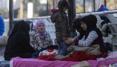 © WFP/Alfredo Zúniga نازحون لبنانيون فروا من منازلهم إلى منطقة عين المريسة الساحلية في بيروت، لبنان