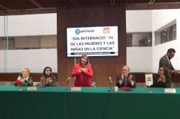 La labor de los y las legisladoras es impulsar políticas que apoyen la investigación científica realizada por las mujeres, a las familias y a la sociedad para alentar a cada niña a preguntar, experimentar y soñar sin fronteras, afirmó la diputada Margarita García García (PT), al inaugurar el foro “Día Internacional de las Mujeres y las Niñas en la Ciencia”, en la Cámara de Diputados.  En el evento, la diputada agradeció la colaboración de la Unión Mexicana de Asociaciones de Ingenieros A.C. (UMAI) para llev