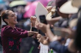 https://peoplesdispatch.org/2025/10/07/400000-in-mexico-citys-zocalo-celebrate-one-year-of-claudia-sheinbaums-government/