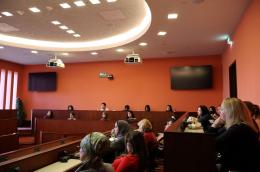 من امرأة إلى أخرى: خمس نصائح للنساء اللواتي يفكرن في احتراف العمل بمجال الاقتصاد