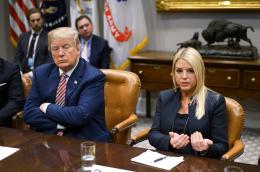 https://www.pagina12.com.ar/857201-pam-bondi-quien-es-la-mujer-elegida-por-trump-para-llevar-a-