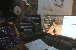 https://www.dw.com/fr/radio-voix-des-femmes-lancee-bangui-promeut-participation-femmes-vie-publique/video-73489564