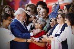 https://valorinternational.globo.com/politics/news/2026/02/18/lula-shifts-campaign-approach-in-bid-to-draw-female-vote.ghtml