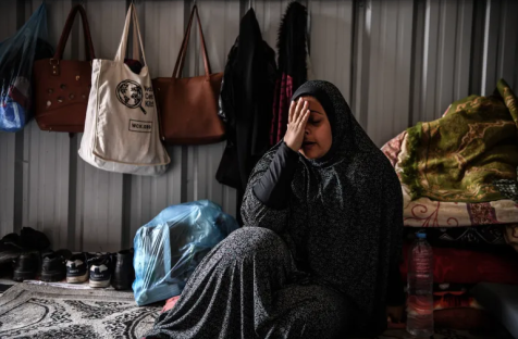 بينما تجاوز الإنفاق العسكري العالمي 2.7 تريليون دولار في 2024، لم تتلق منظمات المرأة بمناطق النزاع إلا 0.4% من المساعدات (الأناضول)