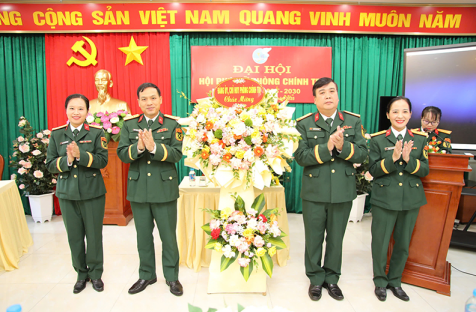 https://www.vietnam.vn/fr/hoi-phu-nu-phong-chinh-tri-hoc-vien-chinh-tri-xay-dung-nguoi-phu-nu-4-tot