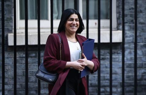 https://lpost.be/2025/09/07/chaises-musicales-a-londres-shabana-mahmood-premiere-femme-musulmane-a-etre-nommee-ministre-de-linterieur/
