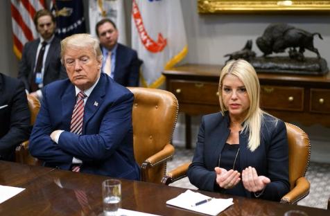 https://www.pagina12.com.ar/857201-pam-bondi-quien-es-la-mujer-elegida-por-trump-para-llevar-a-