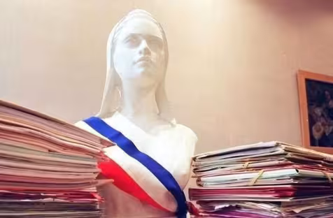 https://www.sudouest.fr/societe/egalite-femmes-hommes/parite-en-politique-les-femmes-totalement-sous-representees-a-la-tete-des-intercommunalites-28957068.php