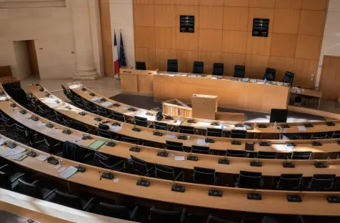 https://www.parlons-politique.fr/economie-societe/pourquoi-legalite-femmes-hommes-reste-hors-datteinte-malgre-les-progres-dans-la-politique-lemploi-et-la-recherche_27371/