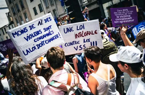https://www.liberation.fr/politique/violences-sexistes-et-sexuelles-les-deputes-approuvent-en-commission-la-loi-integrale-20260923_OQ32IVKQQBDZJHACLNOKAXDRGQ/