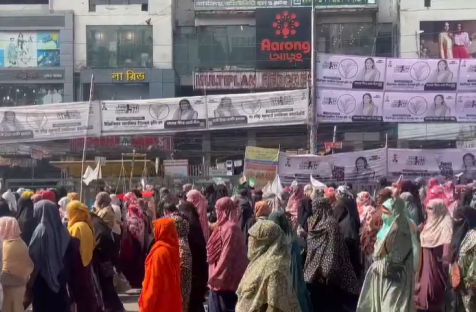 Female supporters of Jamaat e-Islami take part in a march in Dhaka