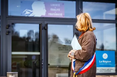 https://france3-regions.franceinfo.fr/centre-val-de-loire/temoignages-j-etais-enceinte-et-on-m-a-dit-que-c-etait-une-erreur-strategique-les-femmes-sous-representees-aux-postes-de-maire-3323537.html
