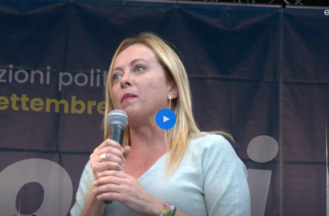 Giorgia Meloni lors de son premier grand meeting pour les législatives, le 23 août 2022.   -   Tous droits réservés  Domenico Stinellis/Copyright 2022 The Associated Press. 