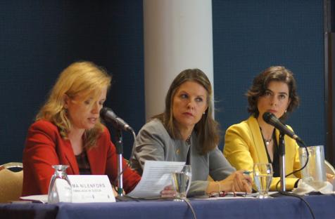 La delegada de la Embajada de Suecia, Emma Nilenfors; la directora de País del PNUD, Silvia Rucks   y la  representante de ONU Mujeres en Colombia, Belén Sanz.   Foto Andrés Bernal/PNUD Colombia