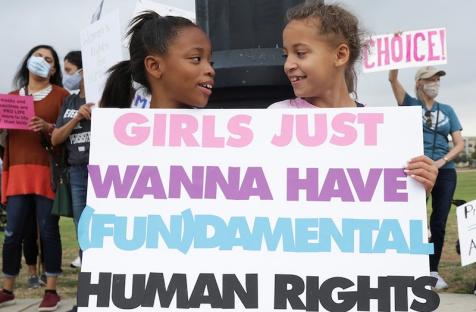 Malgré leur rôle de premier plan dans l’action militante, les femmes et les filles se heurtent à des obstacles (ONU Droits de l’homme)