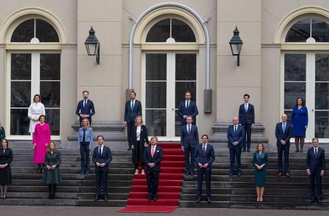 Dutch King Willem-Alexander (C) and Prime Minister Mark Rutte pose for a photo with other ministers of the new the government AP Photo/Peter Dejong