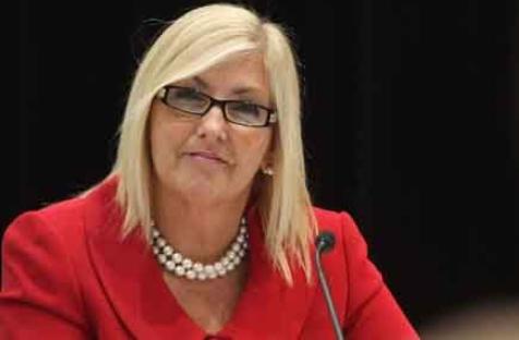 La députée libérale Maryse Gaudreault, présidente du Cercle des femmes parlementaires de Québec, déplore l'absence de ressources en place pour les élus et leur personnel, en cas de harcèlement sexuel.