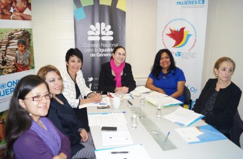 Los equipos de trabajo del Sector Educación de UNESCO Quito y del CNIG y Sra. Moni Pizani, Representante de ONU Mujeres en el Ecuador-Foto Unesco