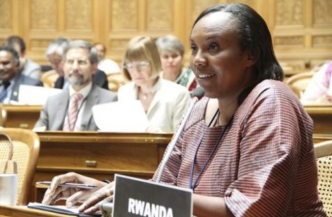 Rose Mukantabana fue presidenta de la Cámara de Diputados de Ruanda. Los países que lograron los mayores avances de paridad de género en sus parlamentos entre 1995 y 2015 son Andorra, Bolivia y Ruanda. 