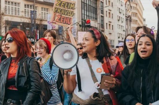 https://www.taurillon.org/pour-les-femmes-la-democratie-n-a-pas-encore-atteint-toute-l-europe?lang=fr