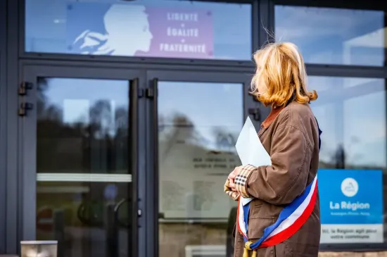https://france3-regions.franceinfo.fr/centre-val-de-loire/temoignages-j-etais-enceinte-et-on-m-a-dit-que-c-etait-une-erreur-strategique-les-femmes-sous-representees-aux-postes-de-maire-3323537.html